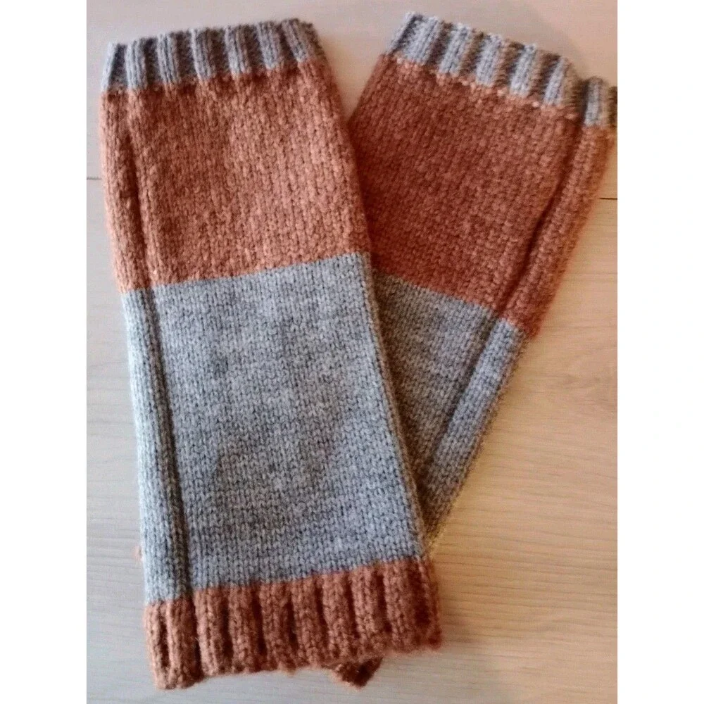 Women's Wrist Warmers Embroidered Colorful Birds Gray Brown Winter Snow Days New